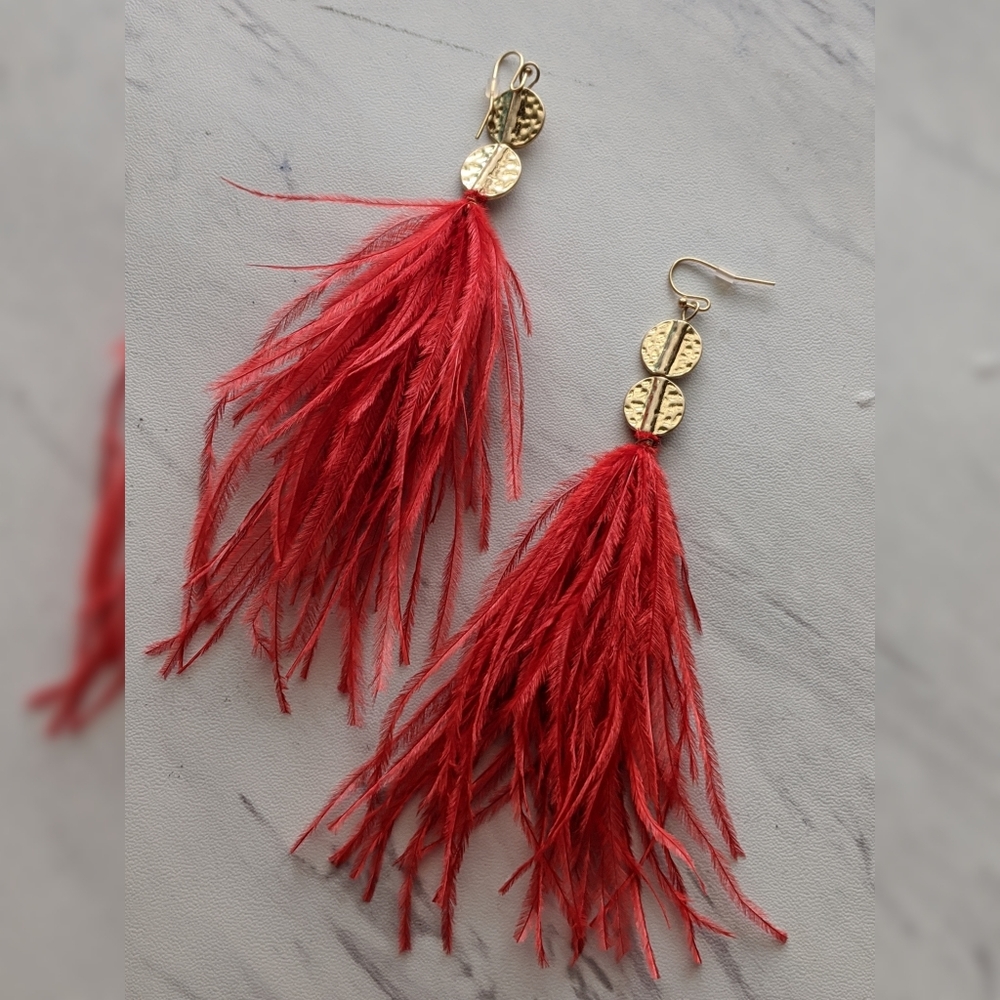 Flirty feathers
